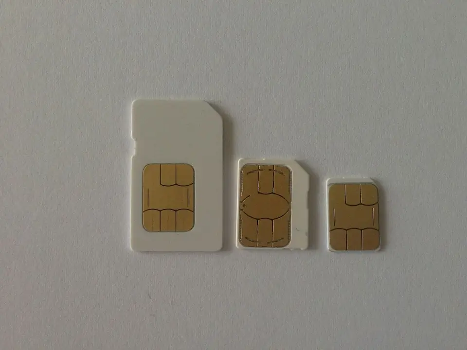 Cartes SIM de formats différents (standard, micro, nano)